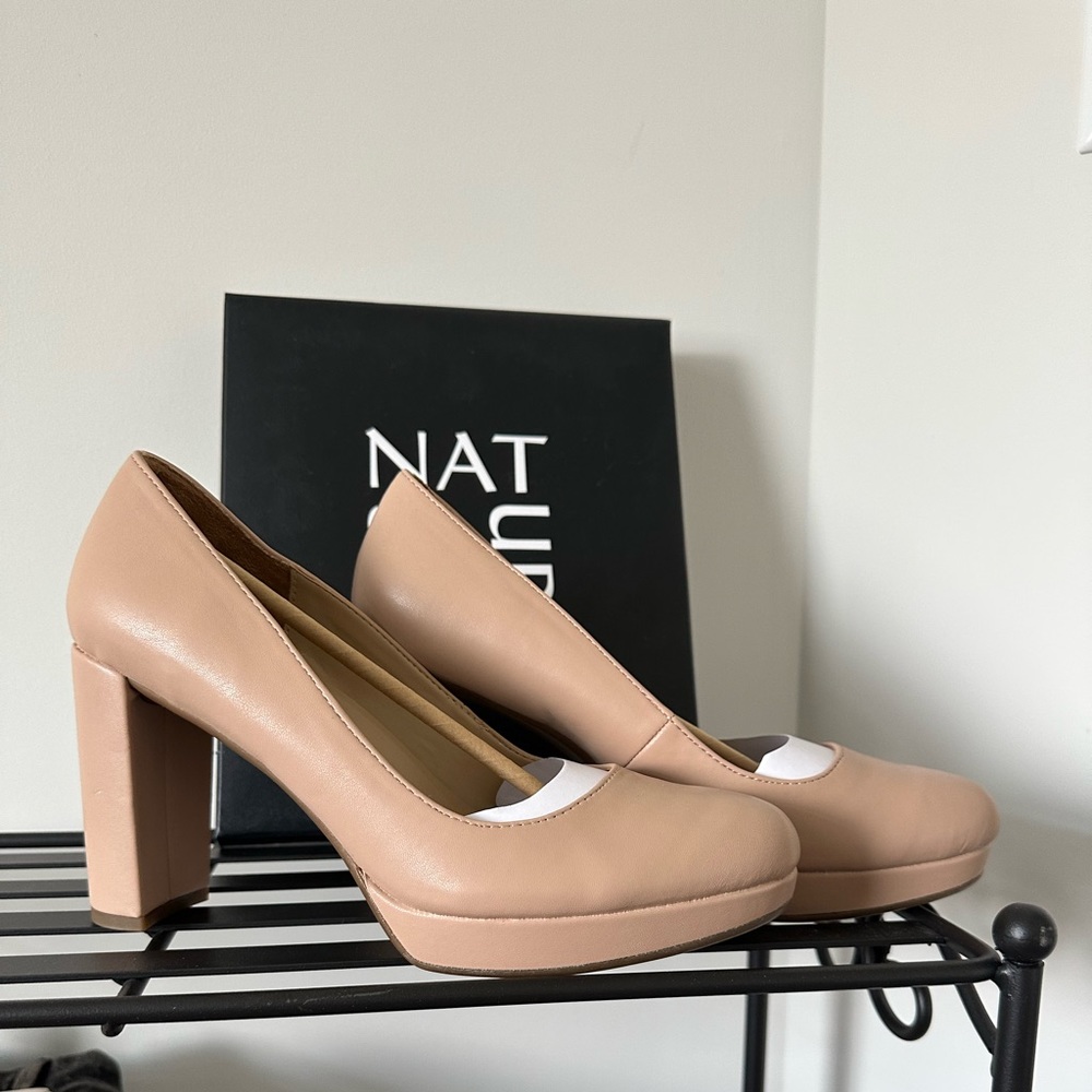 Naturalizer Berlin Platform Block Heels. 8.5 Wide, Nude. New in box.